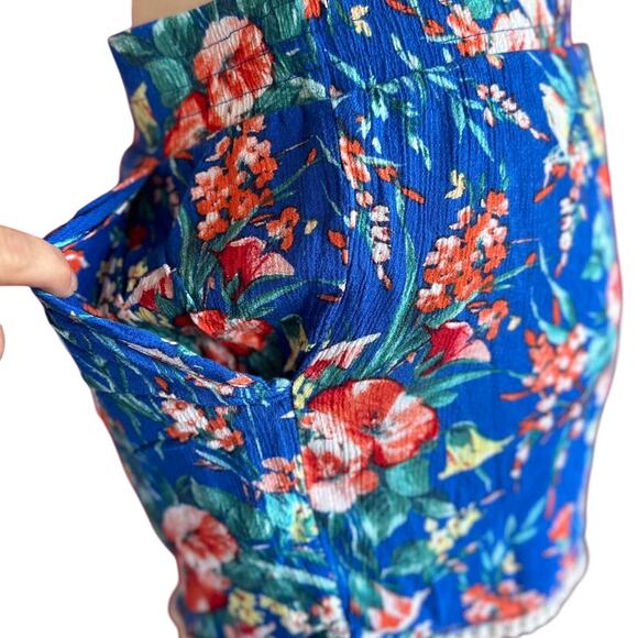 Womens Shorts Size Medium Blue Floral Vacation Travel Packable Beach Resort - Picture 6 of 8
